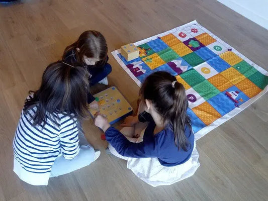 Baby Bot Group Workshop : Cubetto (min 5 kids) - Éditions Woke Up!